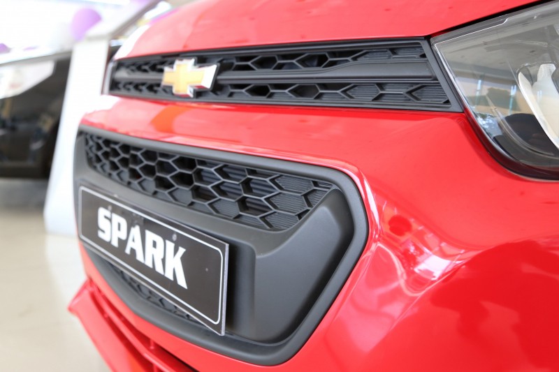 Chevrolet Spark Duo 2018 gan 300 trieu da co mat tai dai ly-Hinh-3